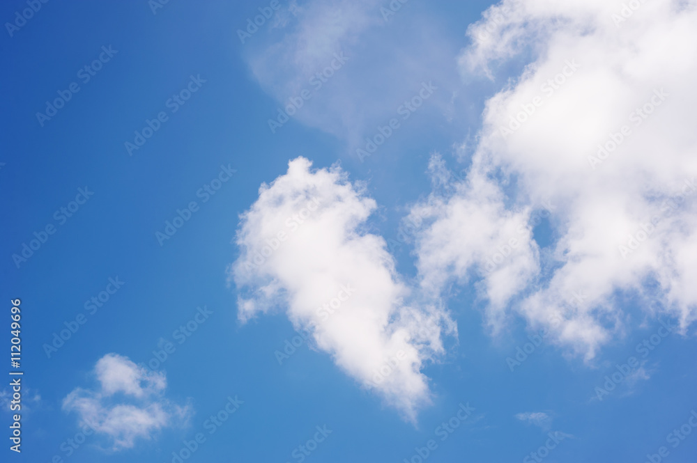 Obraz premium Blue sky with pattern of white cloud