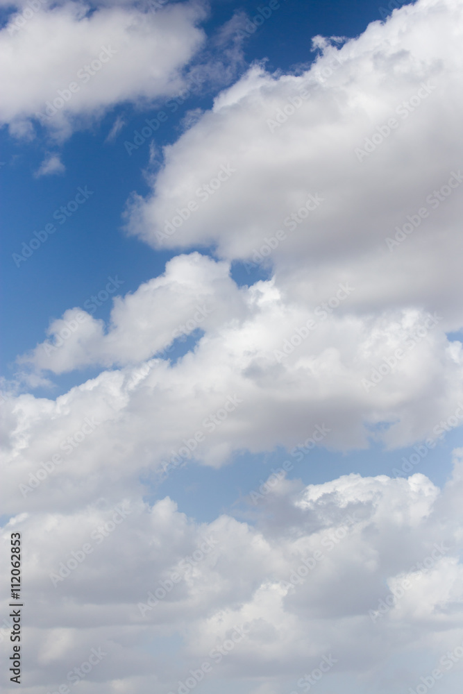 Obraz premium beautiful clouds on a blue sky