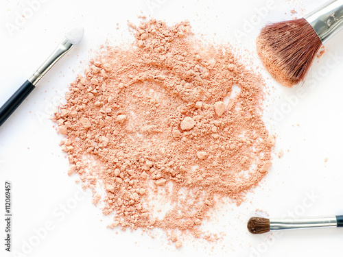 Crushed powder with make-up...