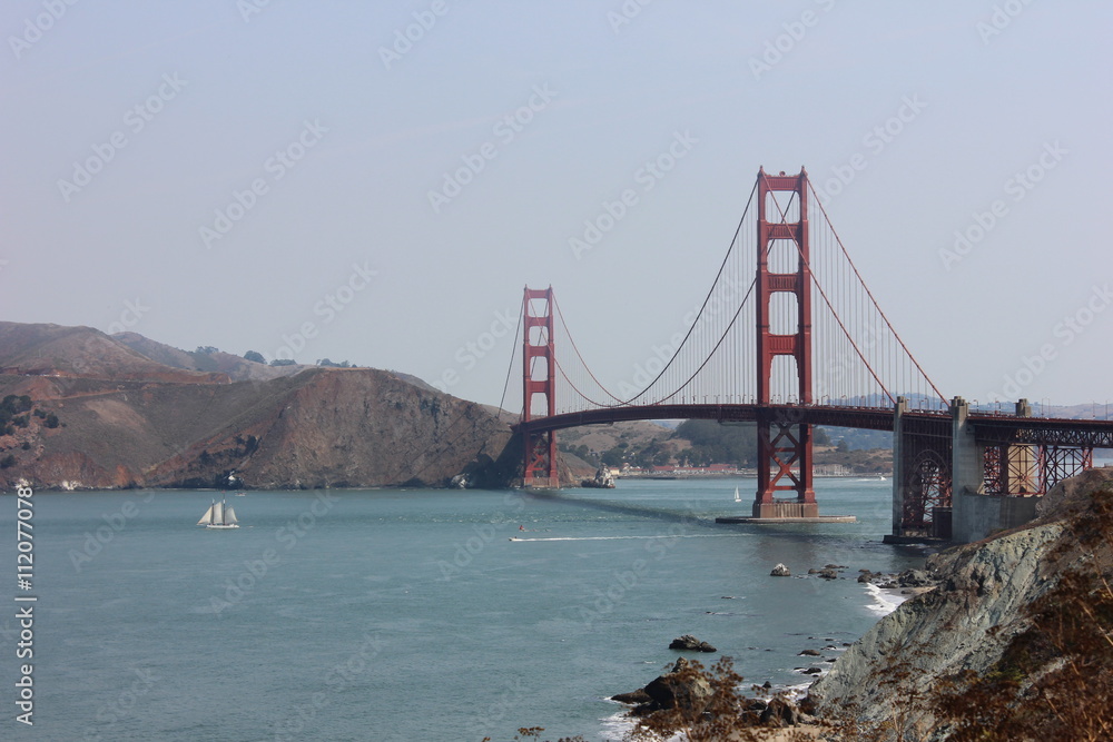 Fototapeta premium In the morning by the bridge