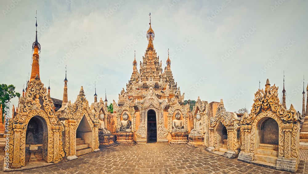 Fototapeta premium Takhaung Mwetaw Paya in Sankar. Myanmar. Panorama