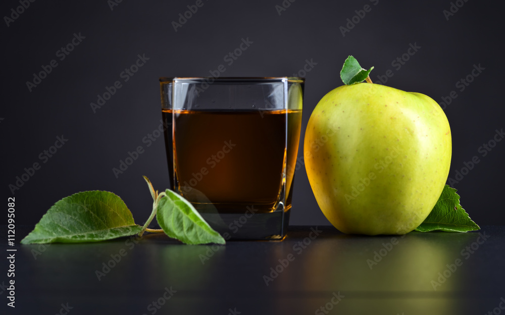 Green apple and apple juice Green apple and apple juice