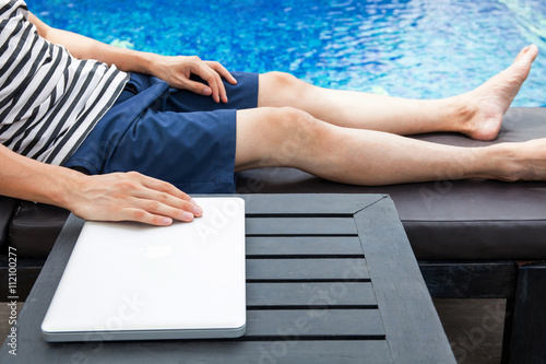 Digital Nomad people relaxing on summer vacation - work anywhere