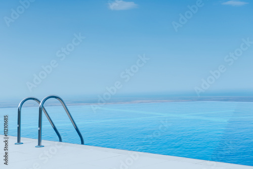 Infinity pool on the bright summer day © Elnur