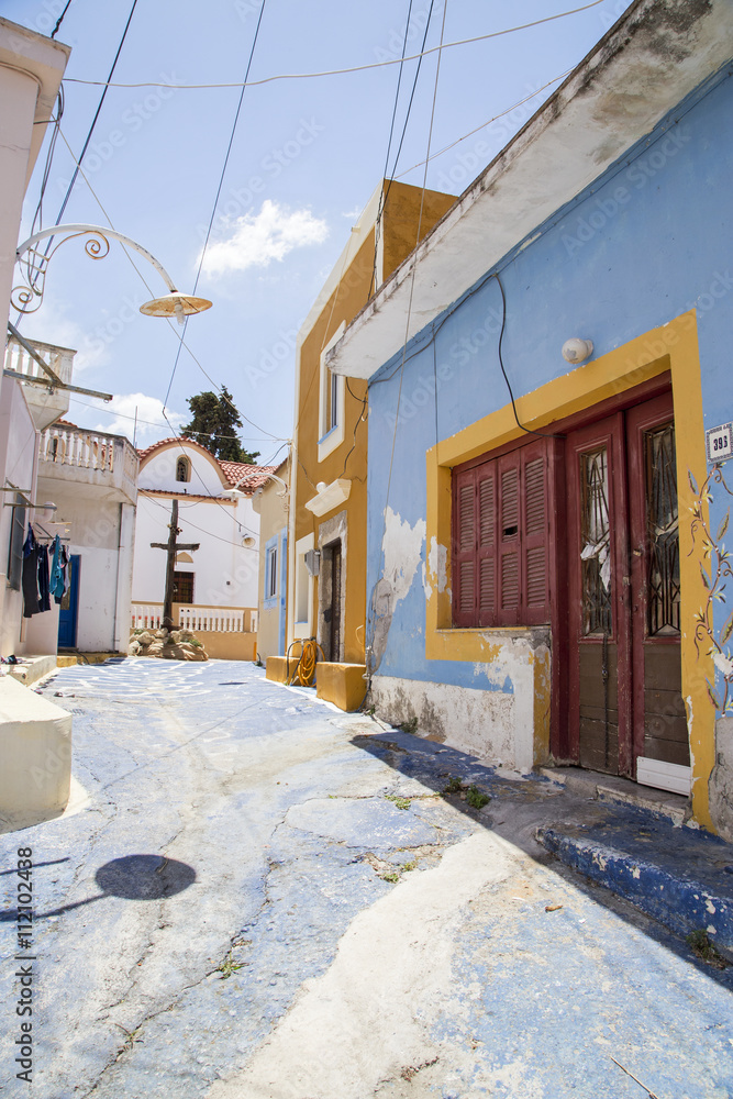 Fototapeta premium Узкие улицы в колоритной деревне на Родосе