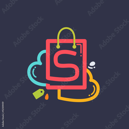S letter with shopping bag and hearts icon.