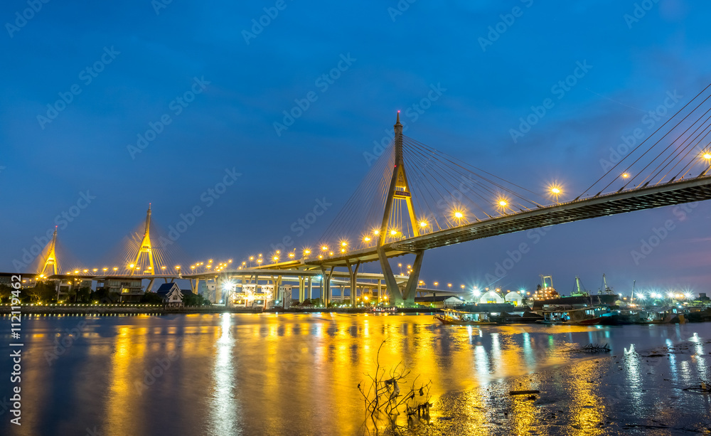 Obraz premium Bhumiphol bridge in Bangkok
