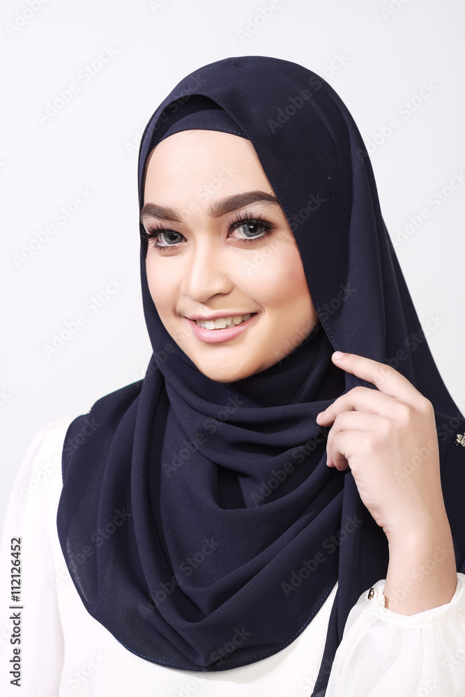 Naklejka premium asian muslimah woman expression