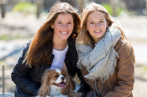 Canvas Print sisters outdoor
