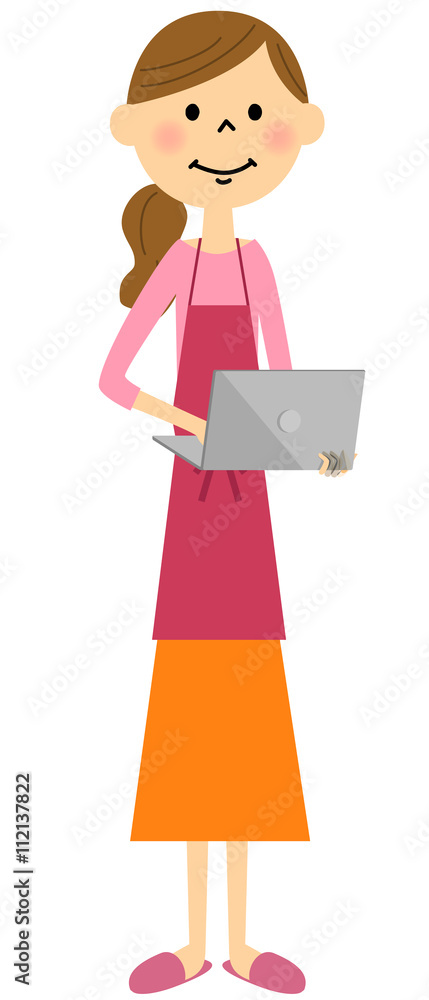 ノートパソコンを持つエプロンの女性 