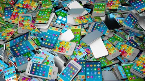 Pile de différents types de téléphones portables. Concept sur la Technologie ou le recyclage.
