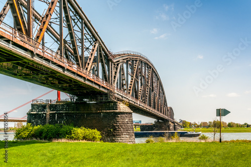Duisburg Haus-Knipp Eisenbahnbrücke 01 © hanseat