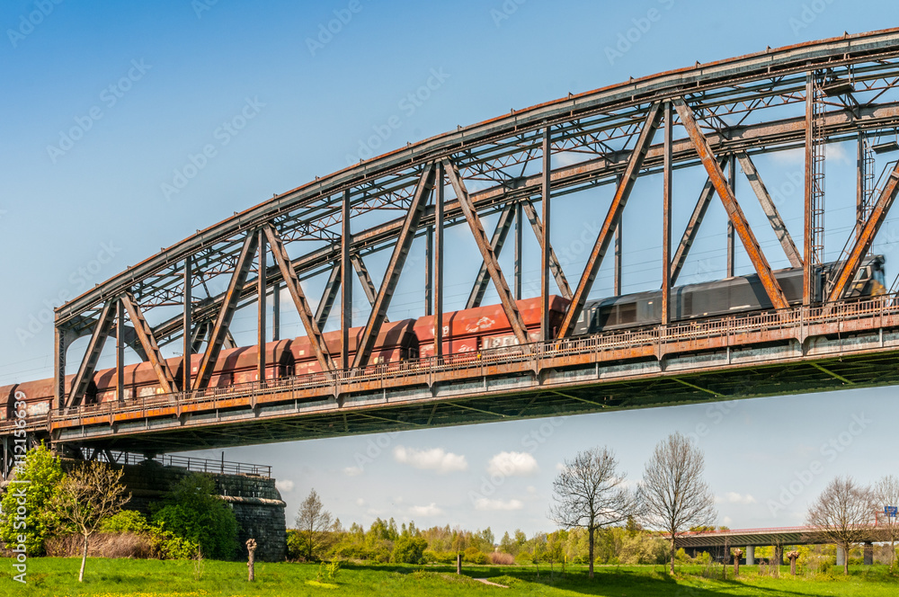 Obraz premium Duisburg Haus-Knipp Eisenbahnbrücke 05