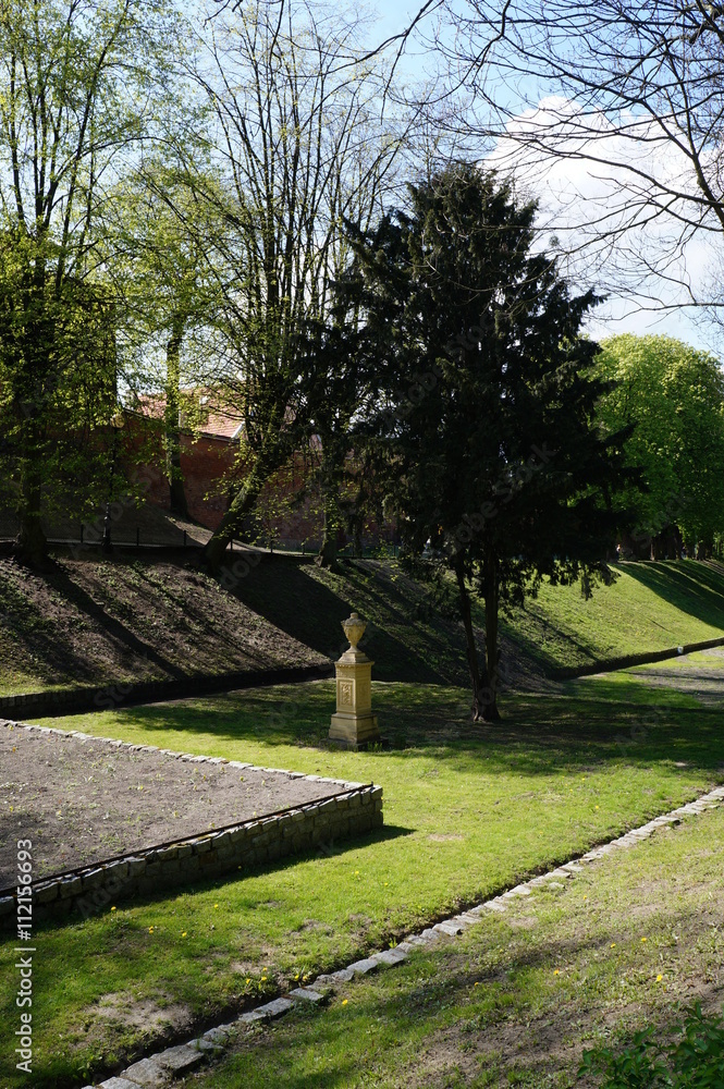 Chełmno - park w otoczeniu murów miejskich
