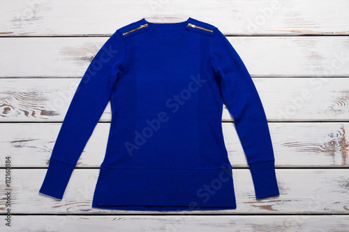 Εκτύπωση καμβά Casual blue pullover.