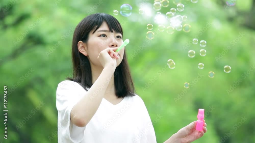 シャボン玉 女性 シャボン玉 女性