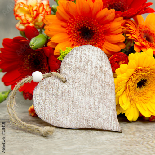 Herz und Blumenstrauß foto de Stock Adobe Stock