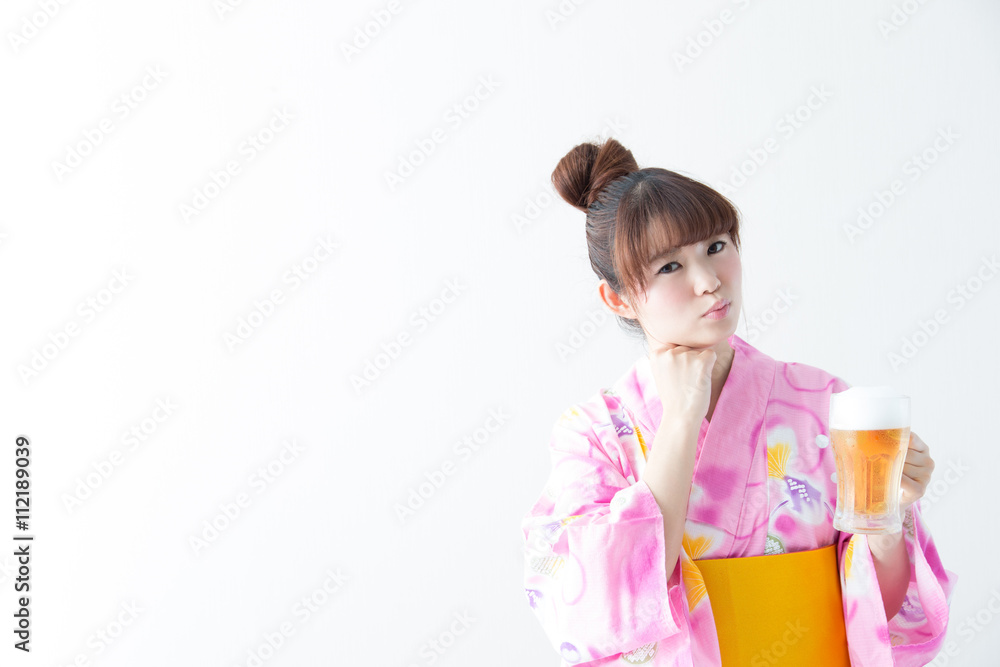 浴衣の女性・白バック 浴衣の女性・白バック