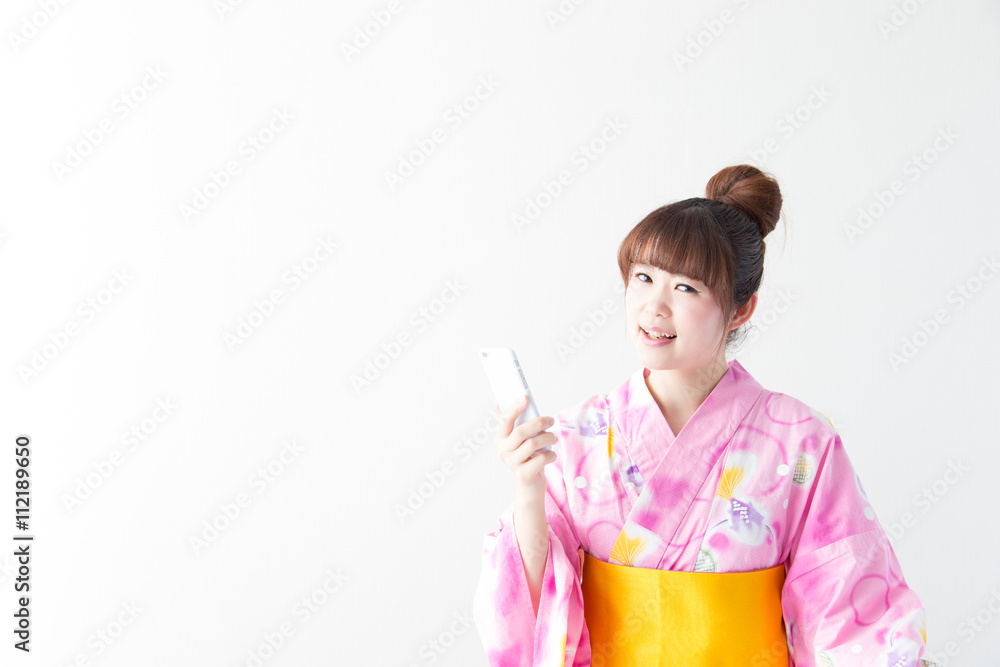 浴衣の女性・白バック