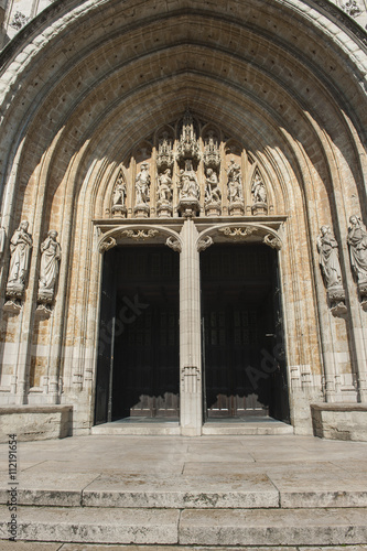 Eingangsportal der Kirche "Notre Dame du Sablon", Brüssel, Belgien