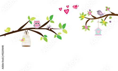 Rama de árbol con jaula y corazones.