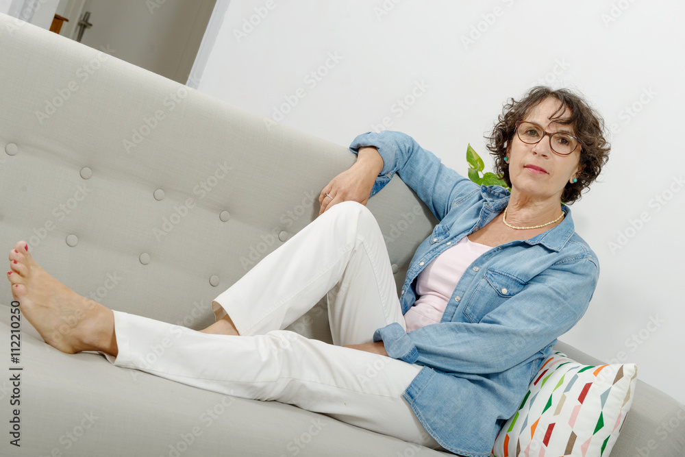 Obraz premium beautiful mature woman lying on the couch