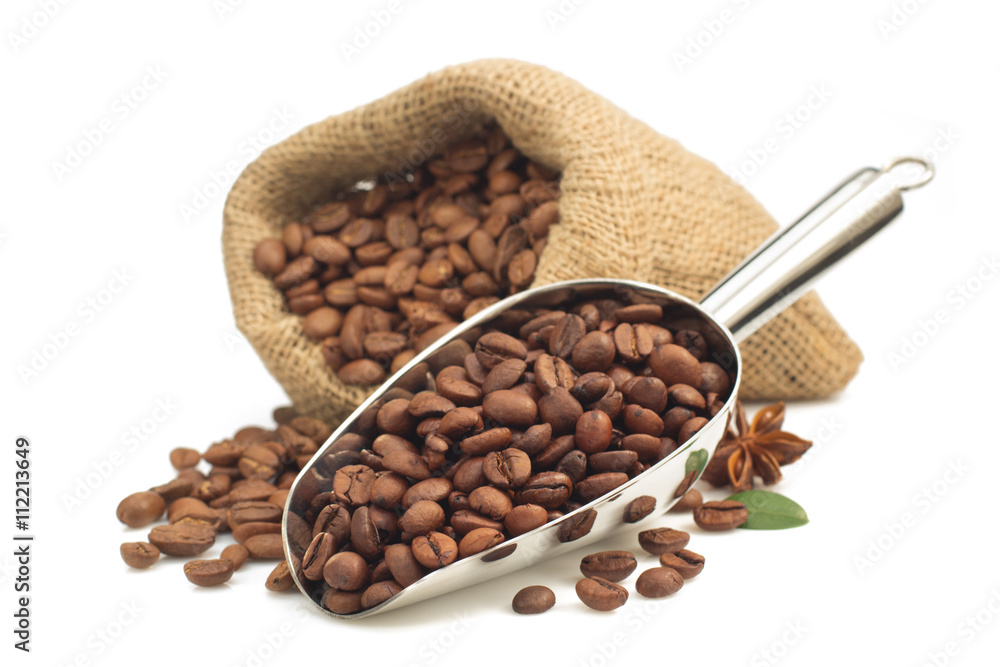 Fototapeta premium coffee beans isolated on white