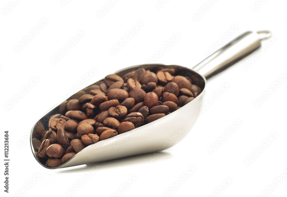 Obraz premium coffee beans isolated on white