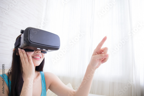 woman using virtual reality