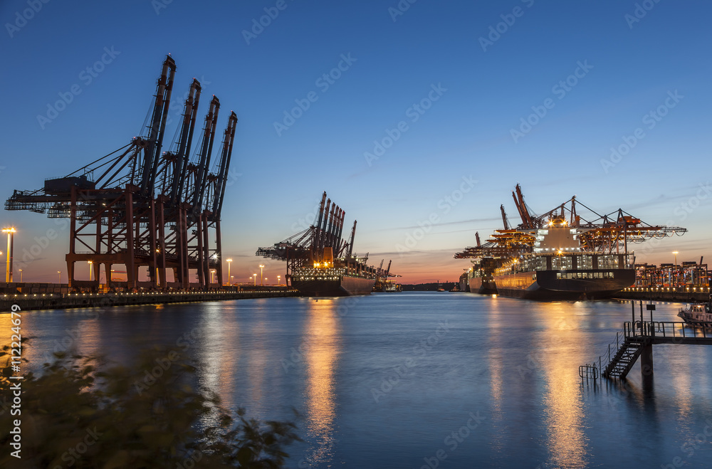 Containerhafen Hamburg im Sonnenuntergang