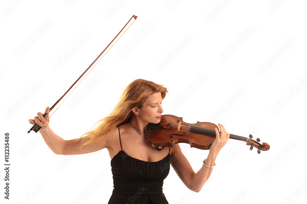Eine Frau macht klassische Musik mit Geige Stock-Foto | Adobe Stock