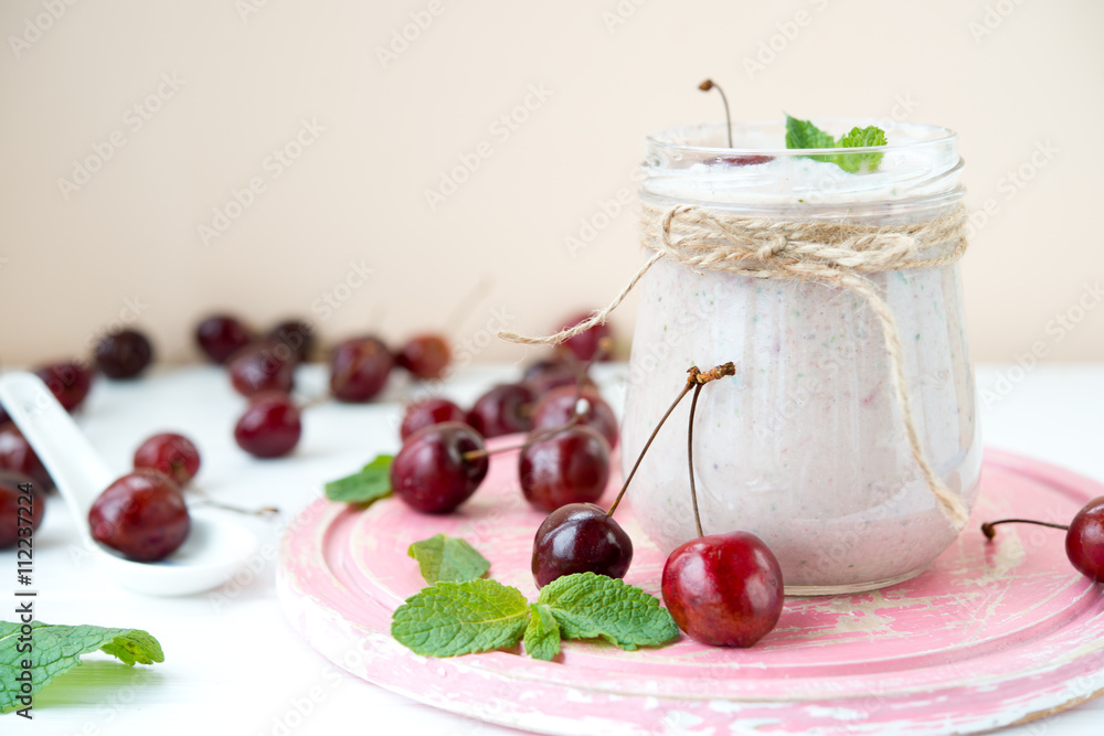 Organic yogurt with fresh berries
Organic yogurt with fresh berries