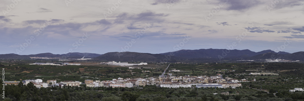 Panorámica de Val Dàlba (Castellón, España). (Proporción 3:1). Panorámica de Val Dàlba (Castellón, España). (Proporción 3:1).