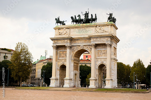 Arch of Peace in Sempione Park, Milan, Lombardy, Italy photo