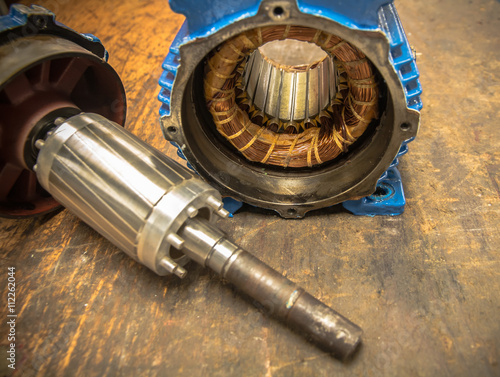 Fotografie Induction motor. show wiring coil during replace bearing.