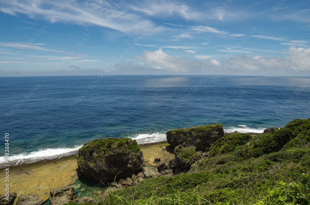 沖縄　糸満市の青い海の眺め