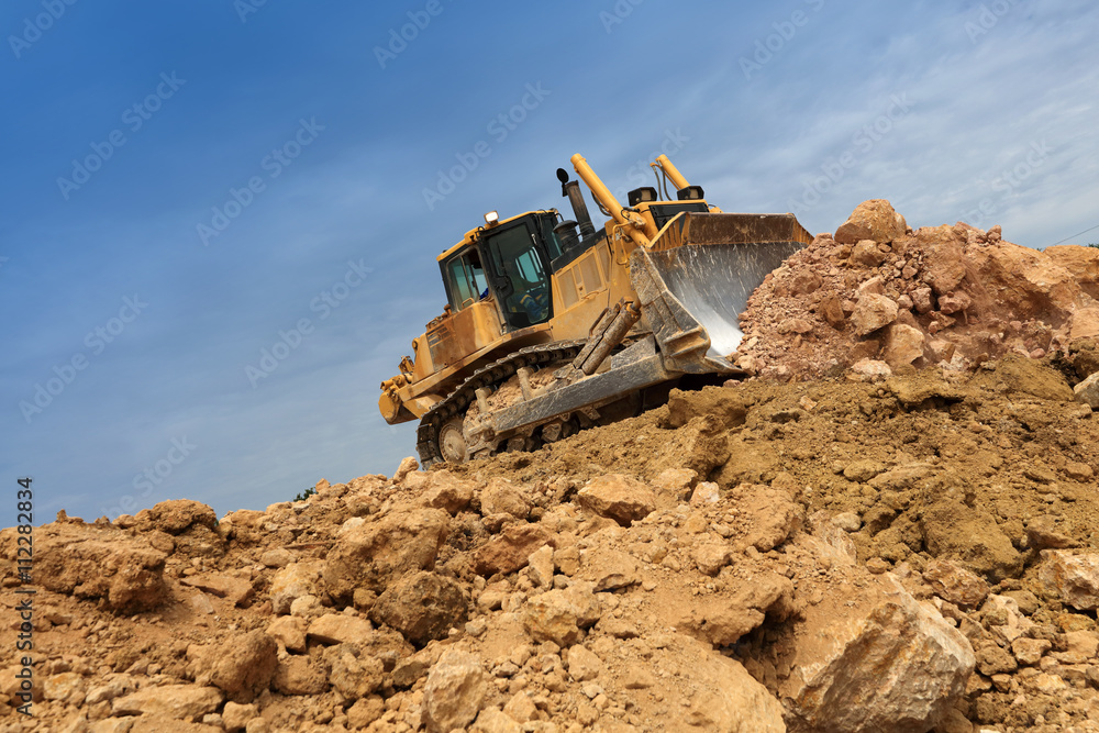 engin de chantier, dumper, bulldozer en action engin de chantier, dumper, bulldozer en action