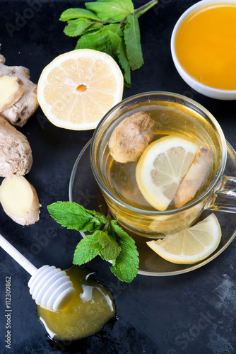 Black tea with ginger, a lemon and mint
