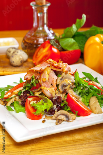 Warm mushroom salad with chilli and tomatoes