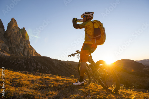 Mountain bike athletes drinking energy drink