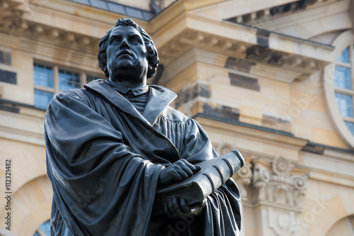 Billede på lærred Das Martin-Luther Standbild vom Neumarkt in Dresden ( Deutschland )