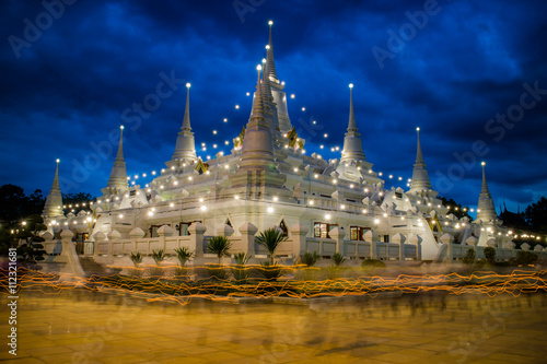 Watasokaram Buddha Pagoda/Use a low shutter speed on the night that comes as the United Nations day of Vesak Buddhist Vientiane.