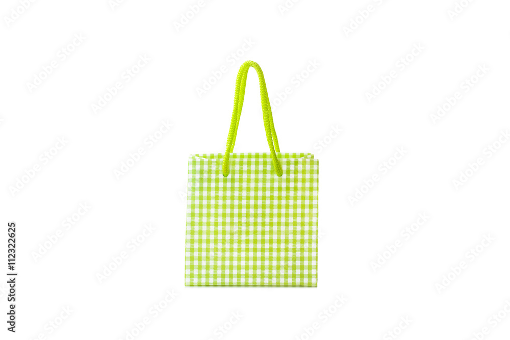 Bolsa de papel verde a cuadros sobre un fondo blanco aislado. Vista de frente. Copy space Bolsa de papel verde a cuadros sobre un fondo blanco aislado. Vista de frente. Copy space