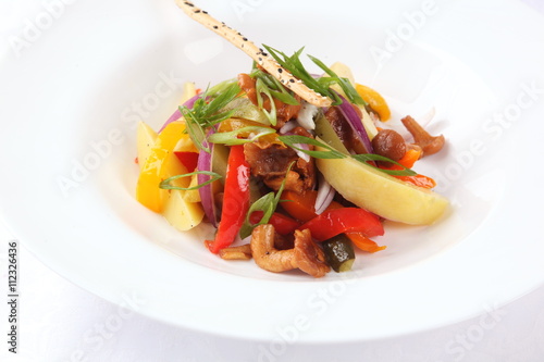 Salad with mushrooms and vegetables