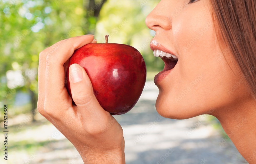 Apple. Apple.
