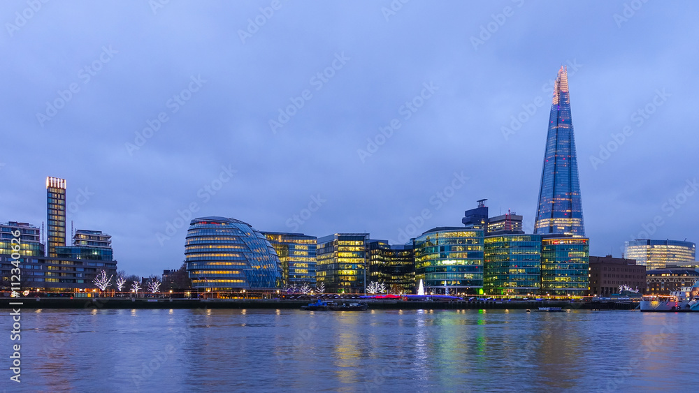 Naklejka premium London city at night