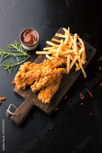 Fényképezés Fried chicken legs with fried potatoes