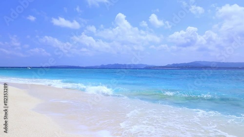 Wallpaper Mural 南国の美しいビーチと紺碧の空	
 Torontodigital.ca