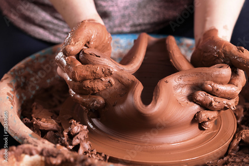 Bild auf Leinwand failed pottery. potter the potter's wheel
