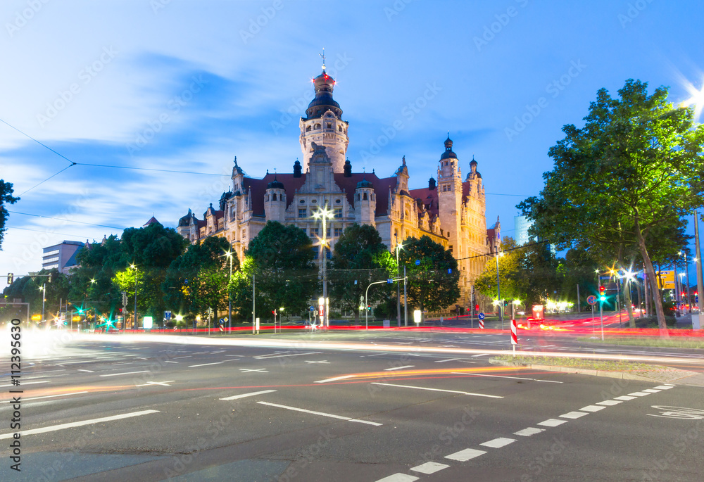 Obraz premium Neues Rathaus in Leipzig am Abend